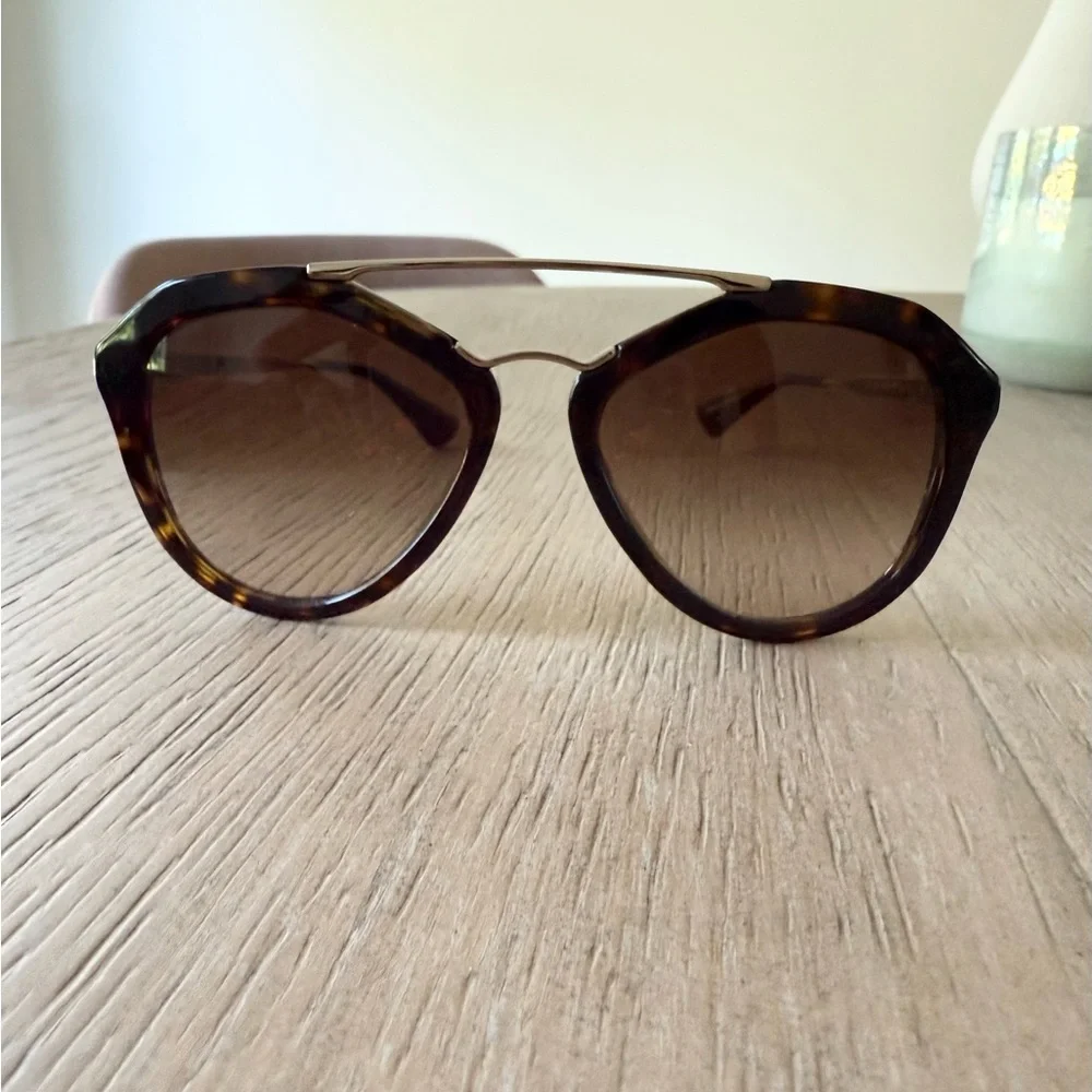 PRADA PR12QS Tortoise Shell / Brown
Sunglasses Full Set - Picture 1 of 7